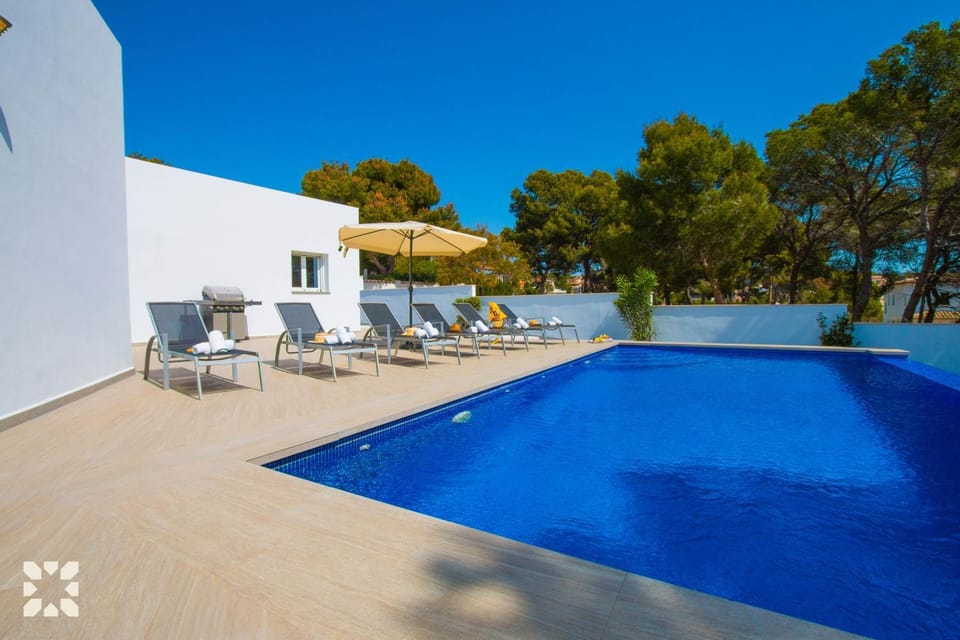 Day, Pool view, Swimming pool, sunbed