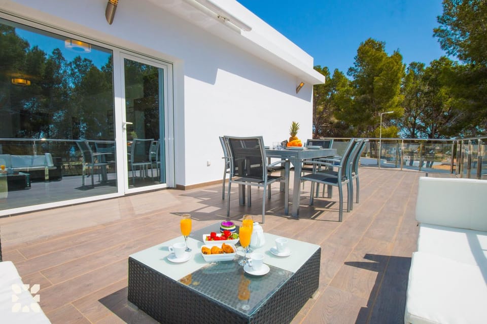 Patio, Day, View (from property/room), Balcony/Terrace, Dining area