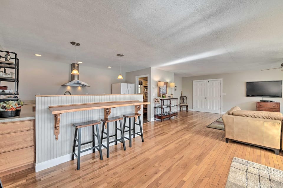 Scenic Pet-Friendly House w/ Private Hot Tub! House in Tennessee