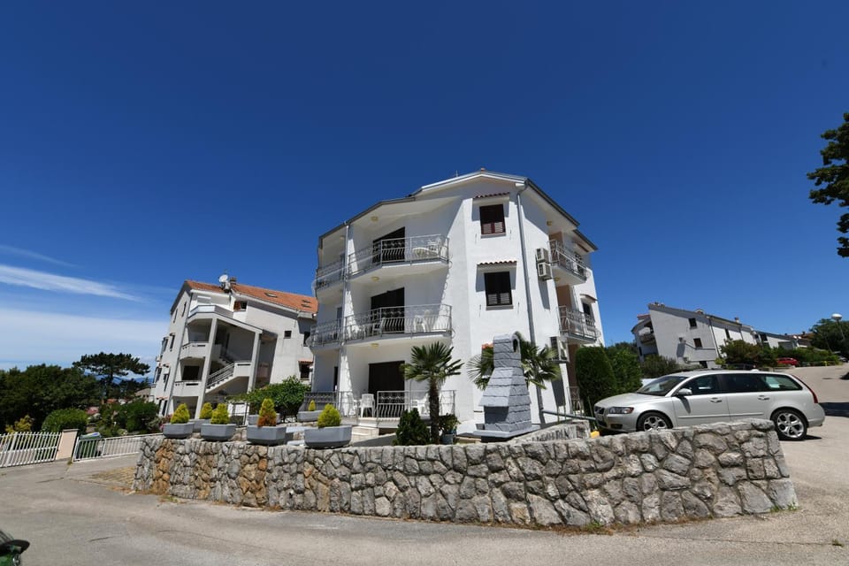 Property building, Neighbourhood