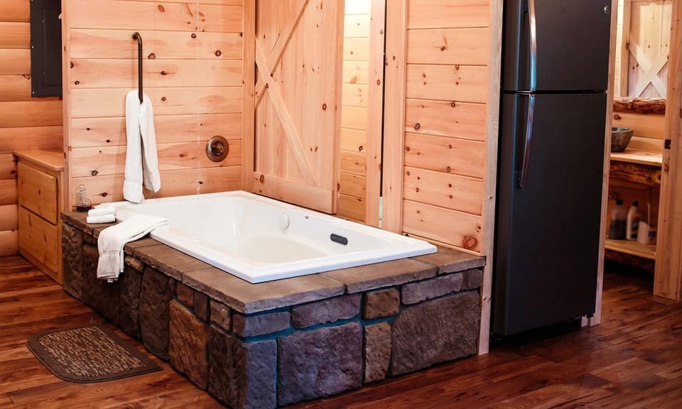 Treehouse #5 by Amish Country Lodging House in Berlin