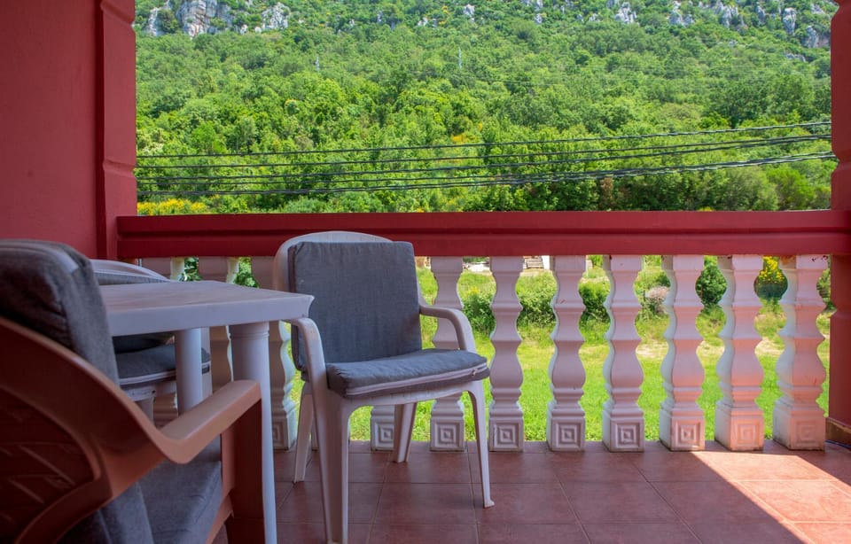 Patio, Spring, Day, Garden, View (from property/room), Balcony/Terrace, Seating area, Garden view