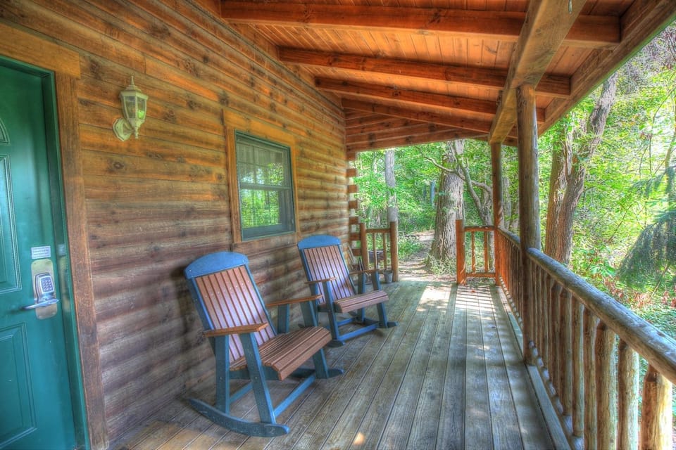 Wild Rose Cabin by Amish Country Lodging Cabin in Ohio