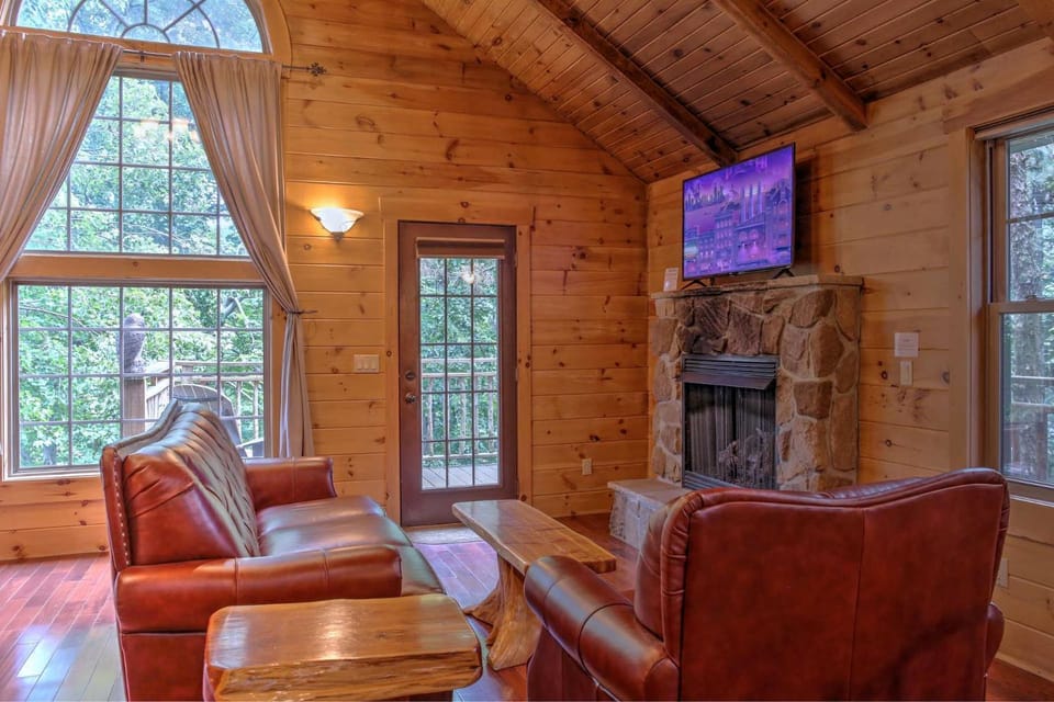 Wild Cherry Treehouse by Amish Country Lodging House in Berlin