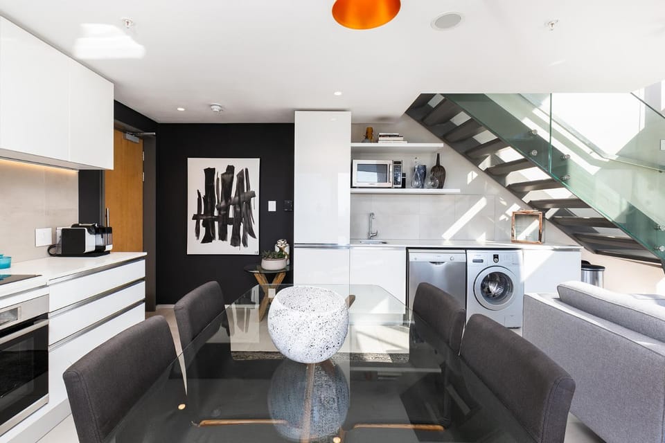 Kitchen or kitchenette, Seating area, Dining area