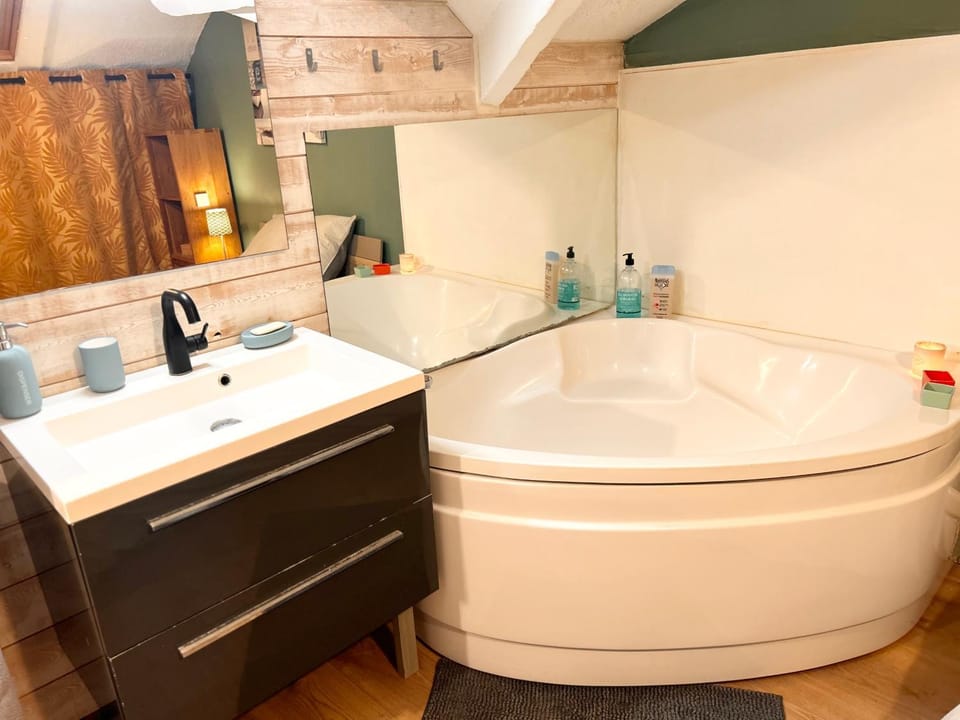 Bathroom, Bath