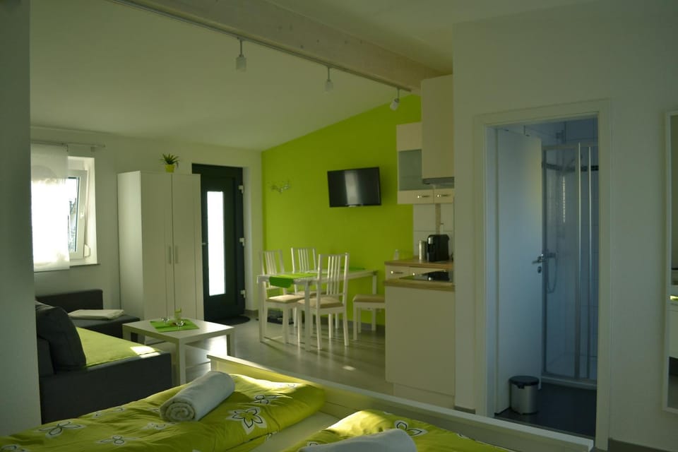 TV and multimedia, Living room, Seating area, Dining area, Bedroom