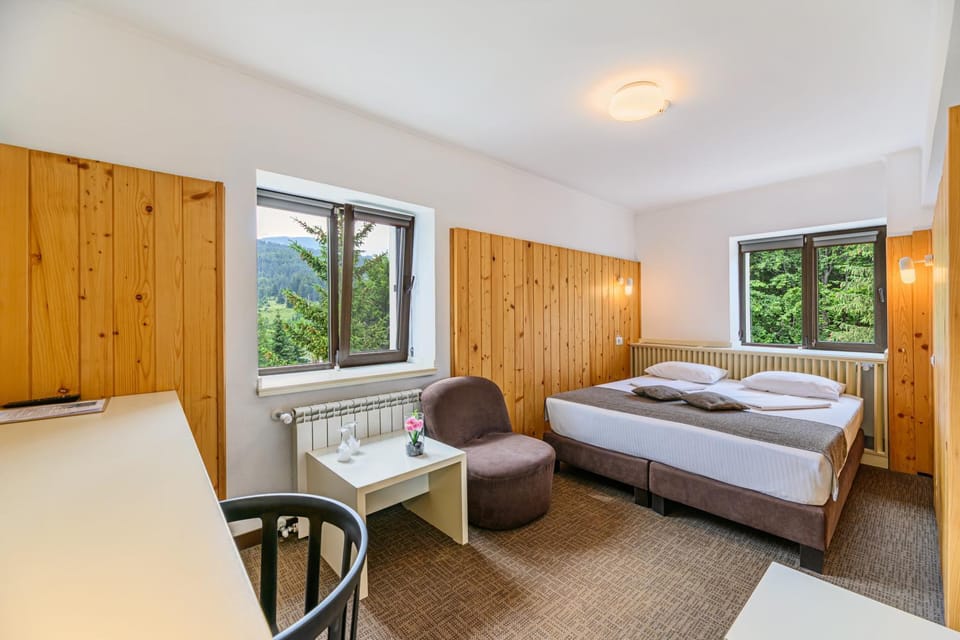 Bed, Living room, Photo of the whole room, Bedroom