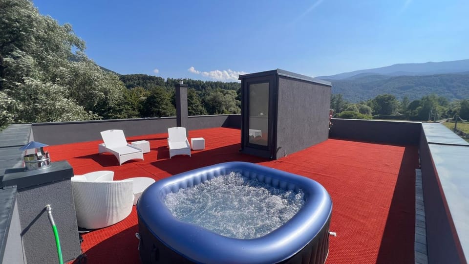 Day, Natural landscape, Hot Tub, View (from property/room), Balcony/Terrace, Swimming pool