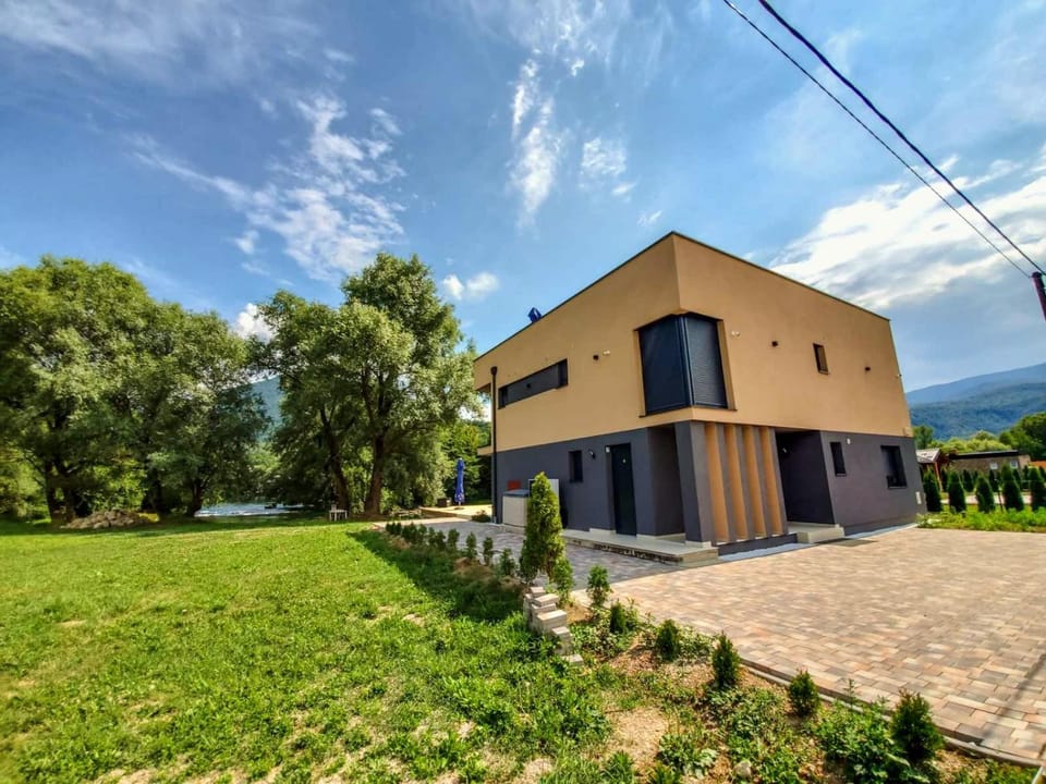 Property building, Spring, Day, Natural landscape