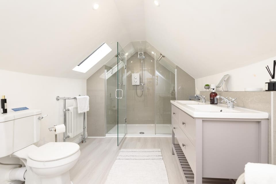 Superb House in Looe, in walking distance to Beach and Bars with Great Views House in Looe