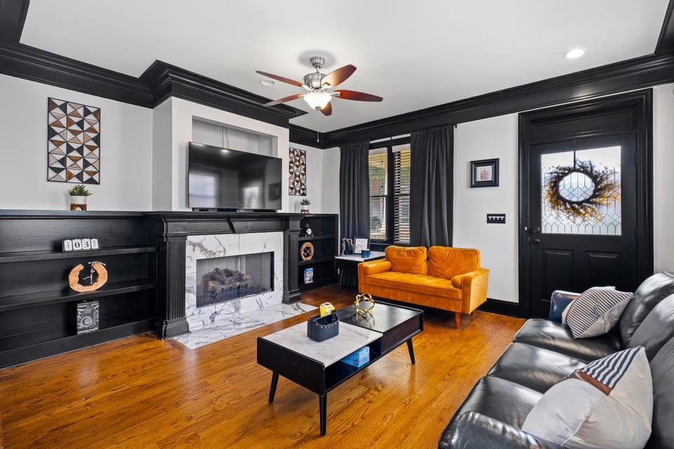 TV and multimedia, Living room, Seating area, fireplace