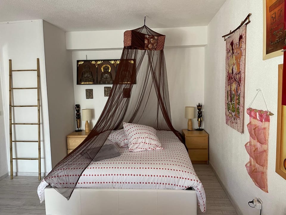 Bed, Bedroom