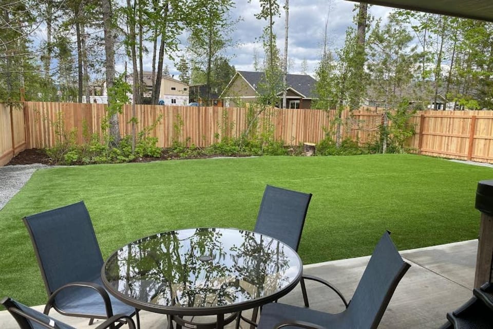 Elk Grove Getaway House in Ponderay