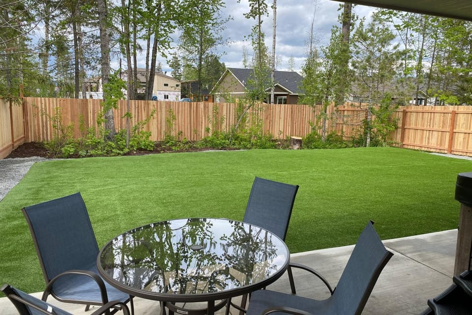 Elk Grove Getaway House in Ponderay