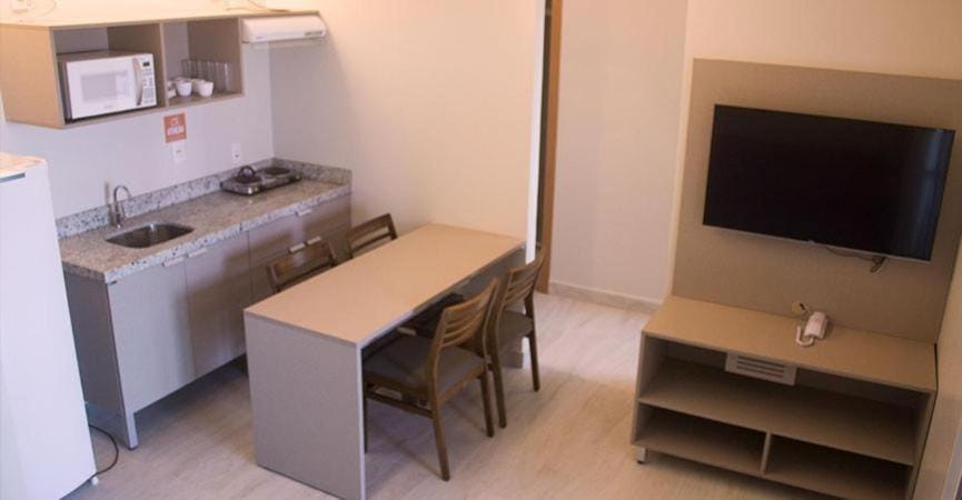 Kitchen or kitchenette, Dining area