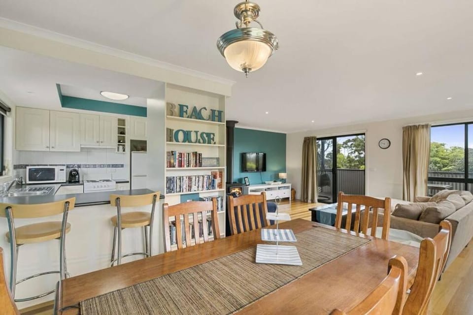 Phillip Island Time - Large home with self-contained apartment sleeps 11 House in Cowes