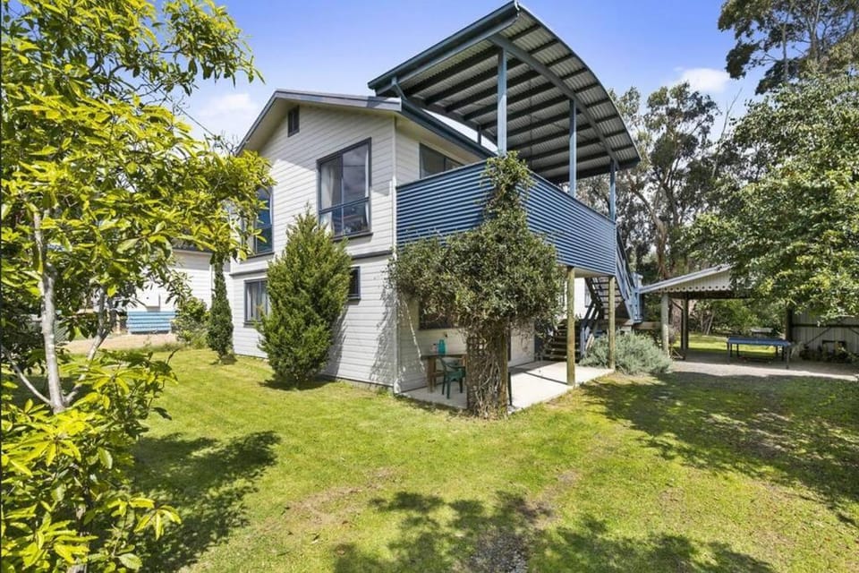 Phillip Island Time - Large home with self-contained apartment sleeps 11 House in Cowes