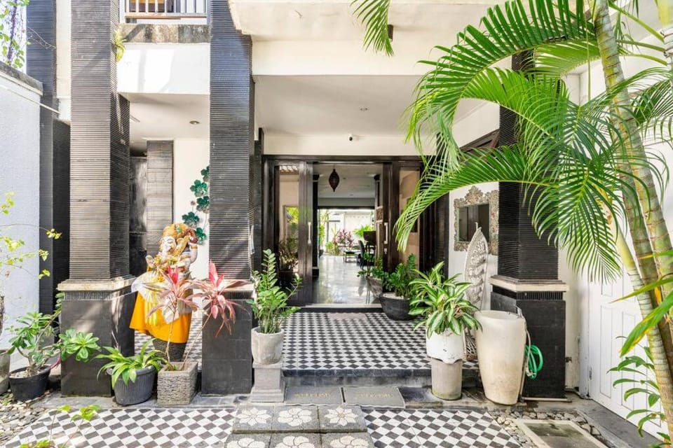 Property building, Facade/entrance