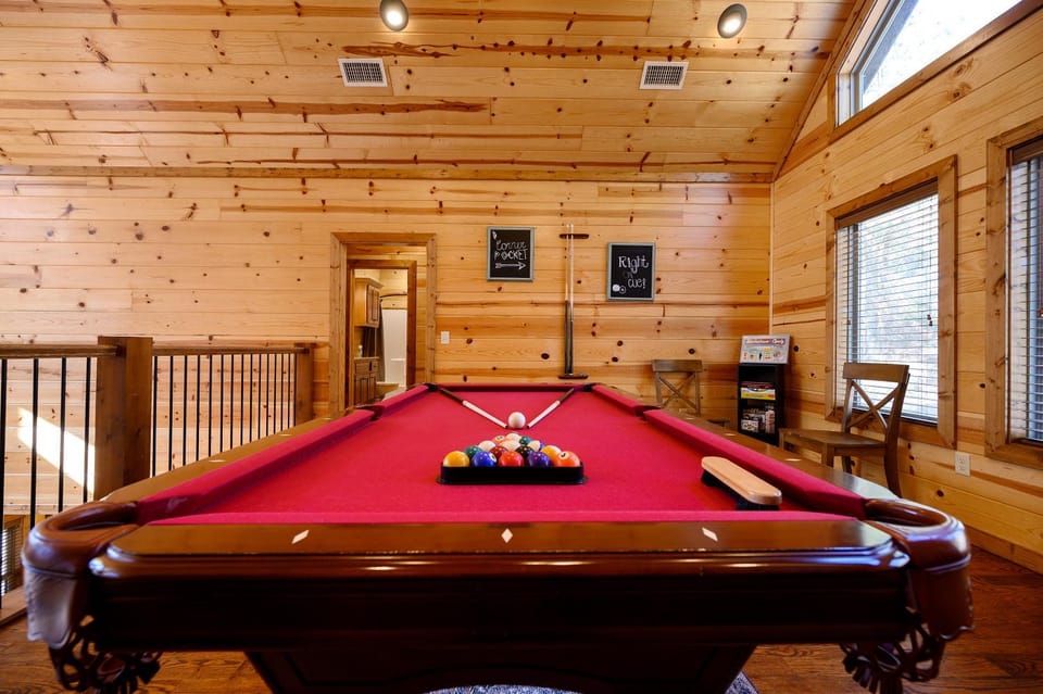 Billiard, Game Room