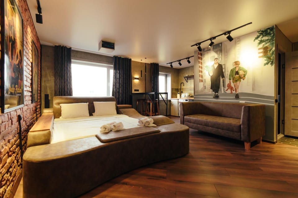 Bed, Living room, Photo of the whole room, Seating area, Bedroom