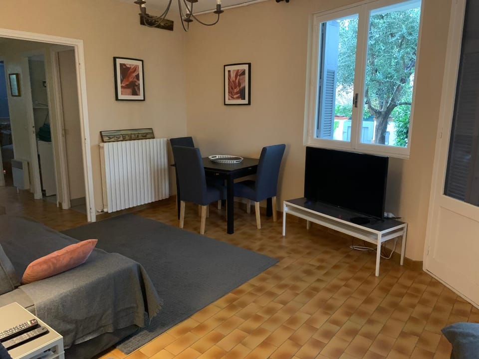 Cap d Antibes, Salis beach , 2 bedrooms , free parking Apartment in Antibes