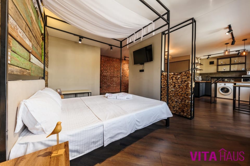 Bed, TV and multimedia, Kitchen or kitchenette, Photo of the whole room, Bedroom