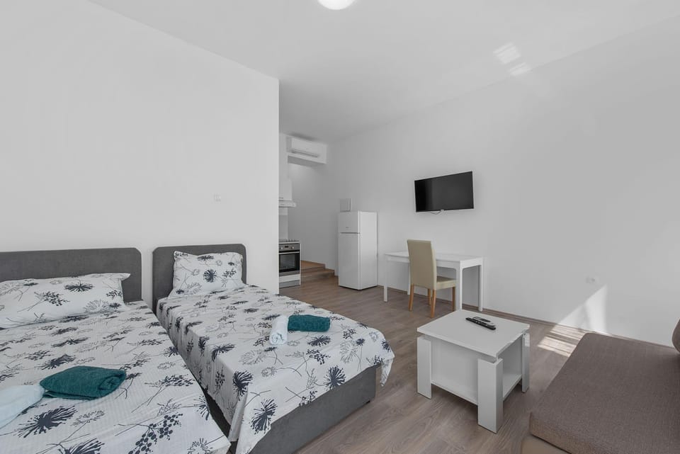 Bed, TV and multimedia