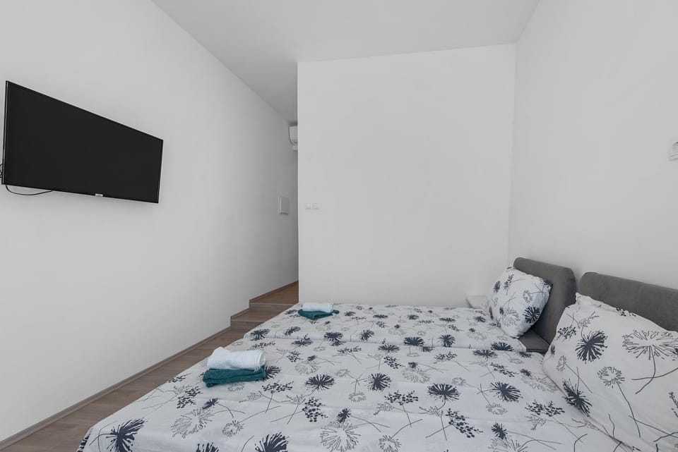 Bed, TV and multimedia