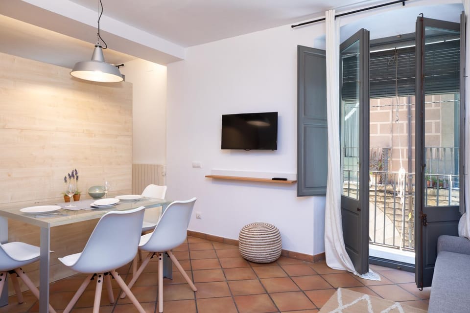 TV and multimedia, Balcony/Terrace, Living room, Seating area, Dining area