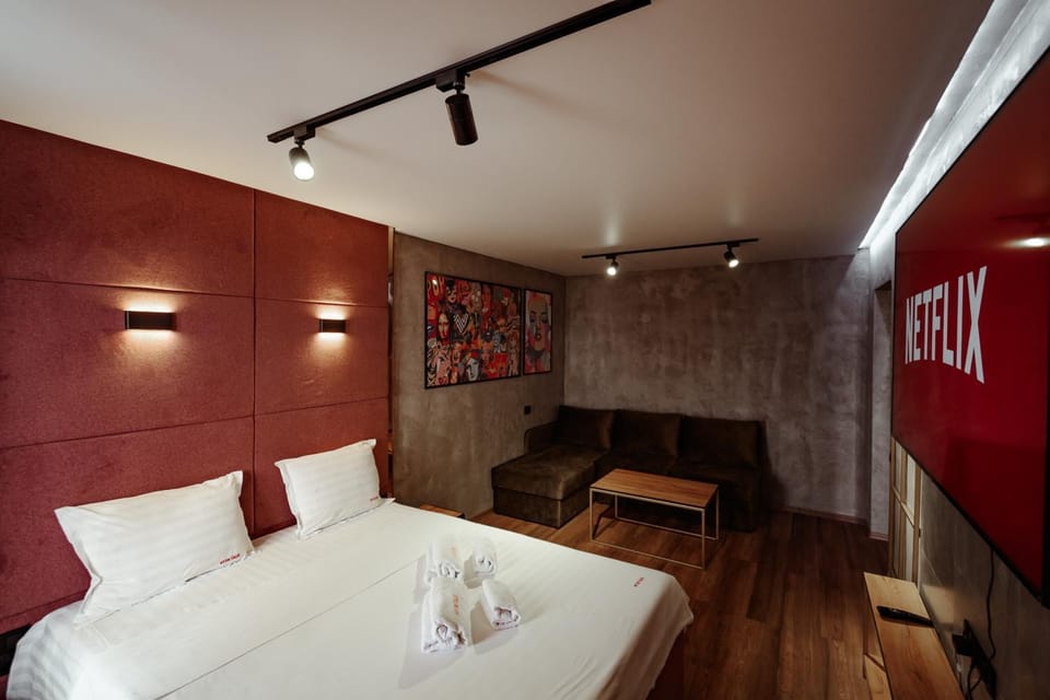 Bed, Living room, Photo of the whole room, Seating area, Bedroom