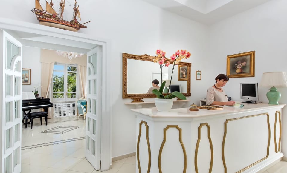 Lobby or reception, Lobby or reception