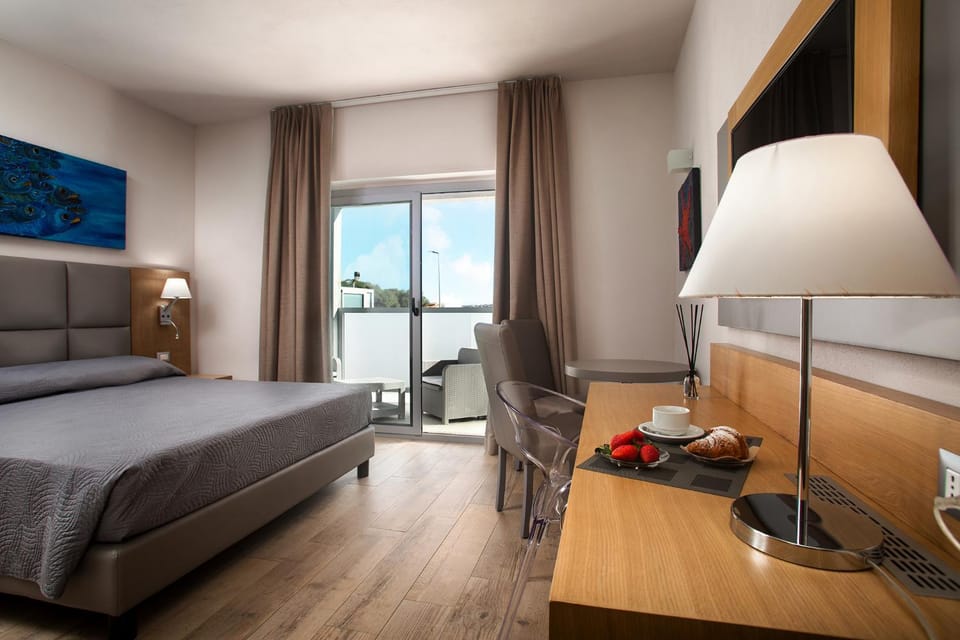 Bed, TV and multimedia, Photo of the whole room, Bedroom, Breakfast
