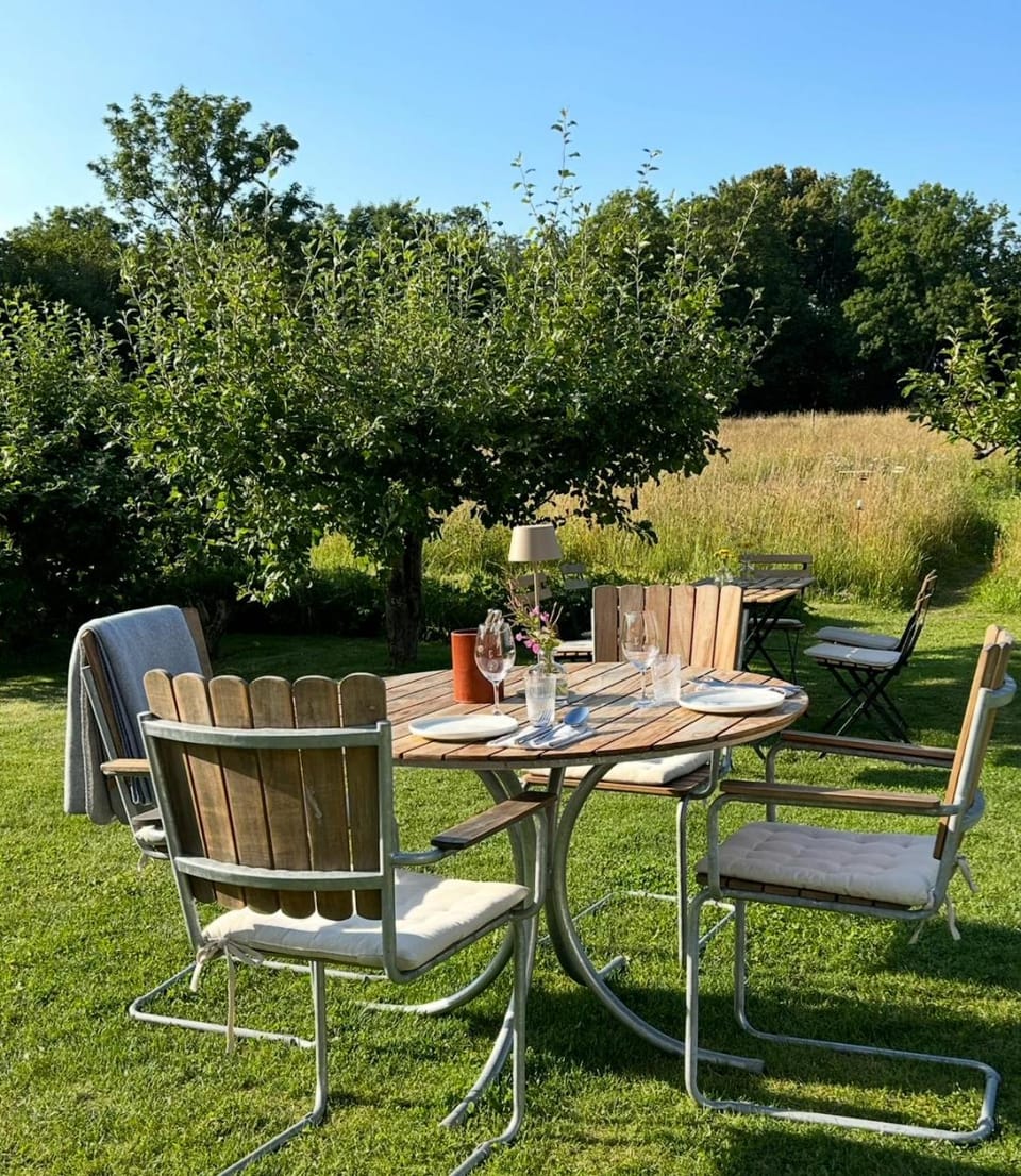 Restaurant/places to eat, Garden view