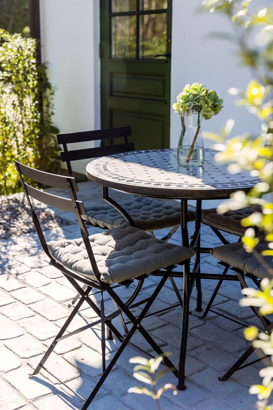 Property building, Patio, Balcony/Terrace, Dining area