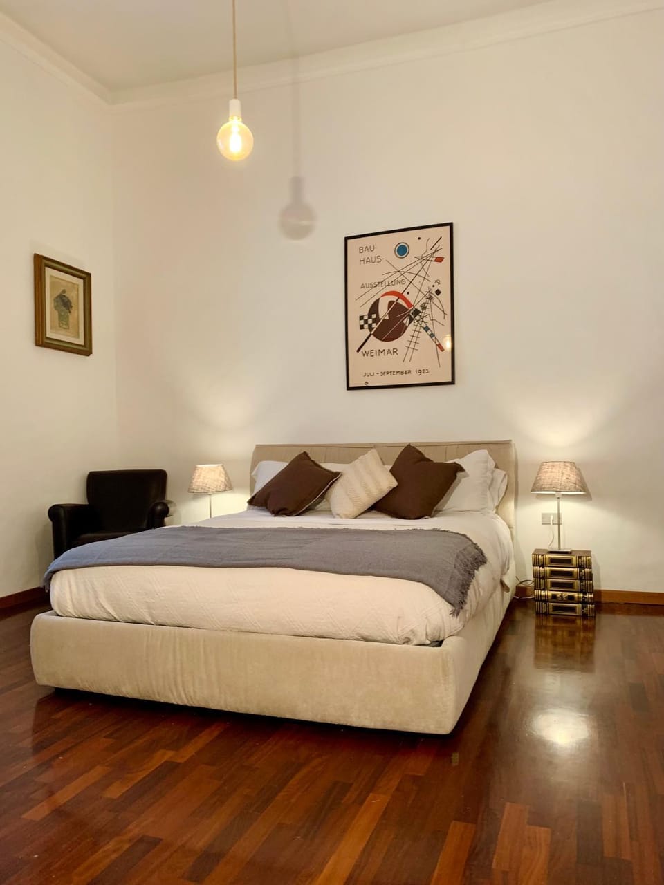 Bed, Photo of the whole room, Bedroom