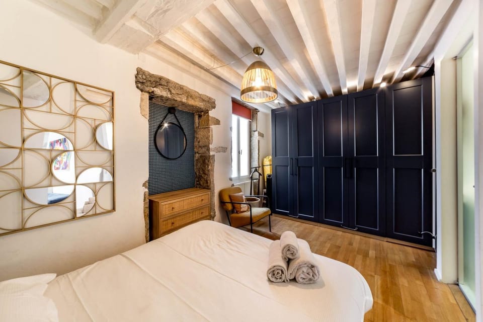 Bed, Photo of the whole room, Bedroom, towels