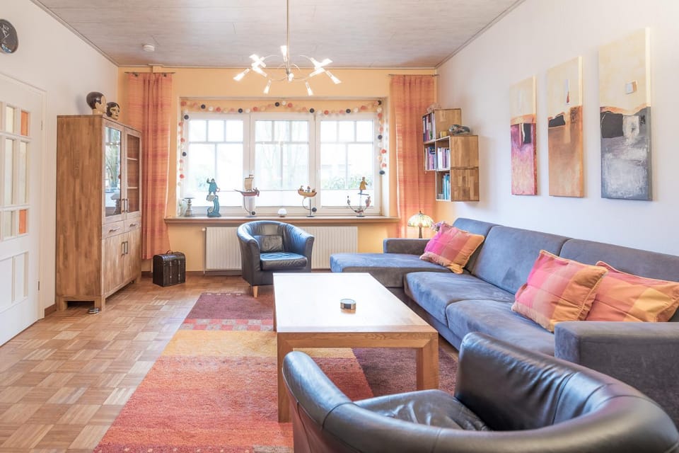 Villa-Husum House in Husum