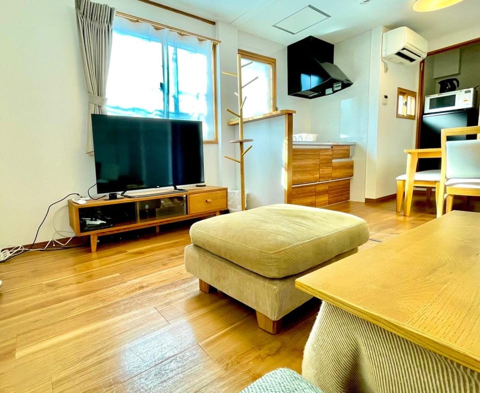 TV and multimedia, Kitchen or kitchenette, Living room, microwave, air conditioner