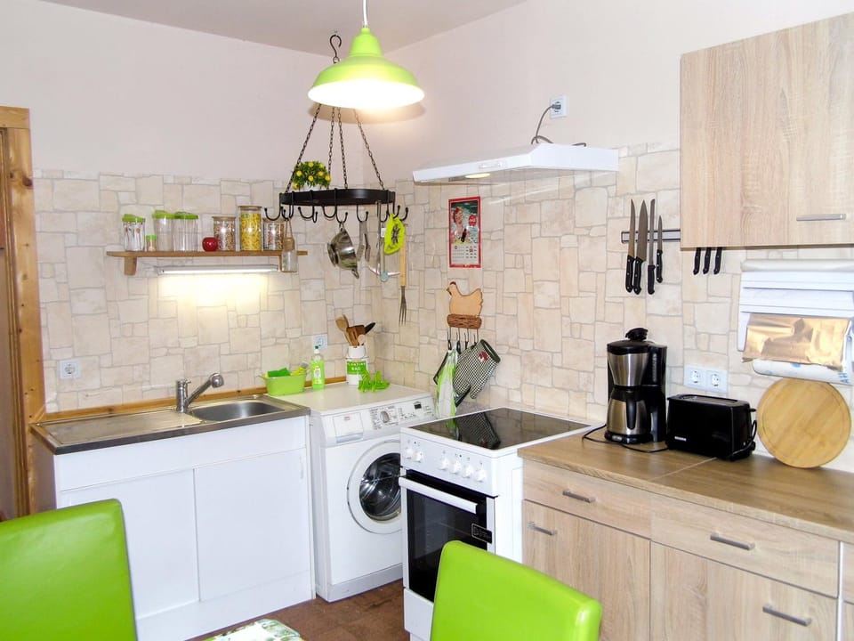 Coffee/tea facilities, toaster, washing machine, kitchen