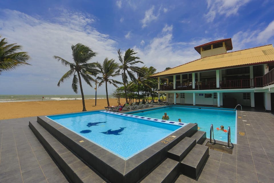 Day, Swimming pool