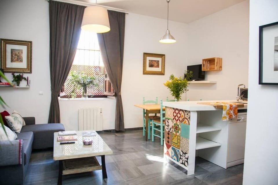 BEAUTIFUL SILENT APARTMENT Private Parking Apartment in Seville