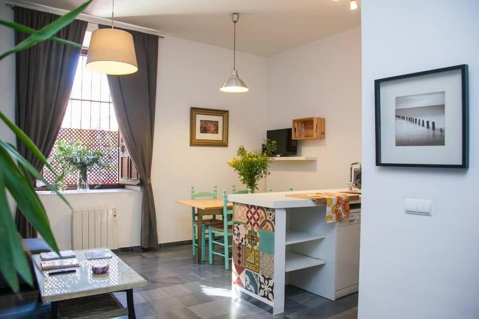 BEAUTIFUL SILENT APARTMENT Private Parking Apartment in Seville
