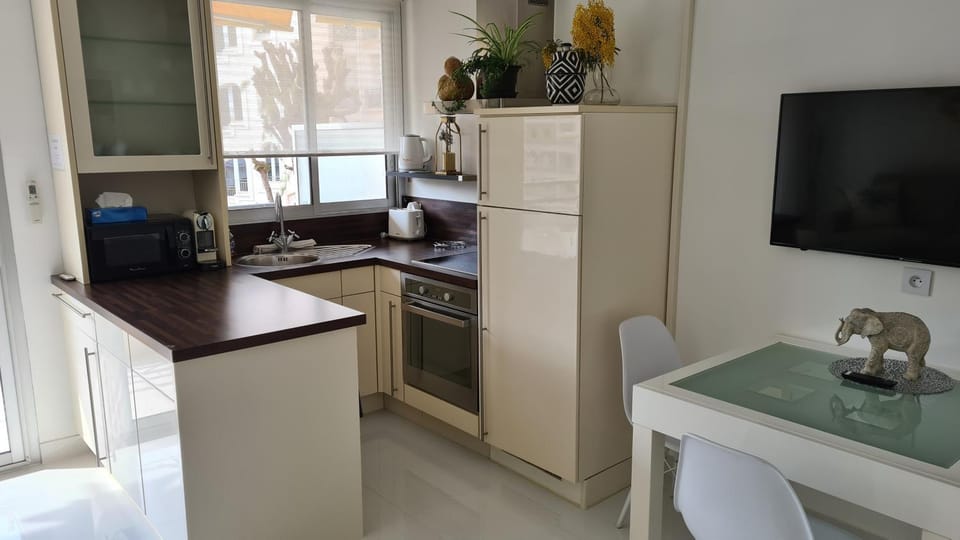 Kitchen or kitchenette, minibar, pet friendly, stove