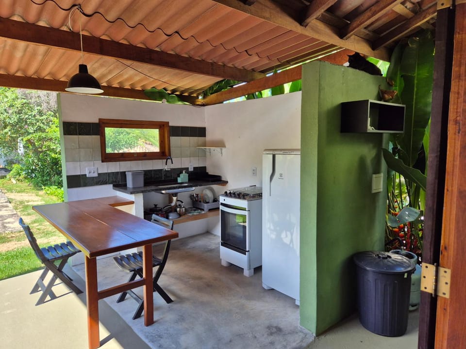 Kitchen or kitchenette, Dining area, stove