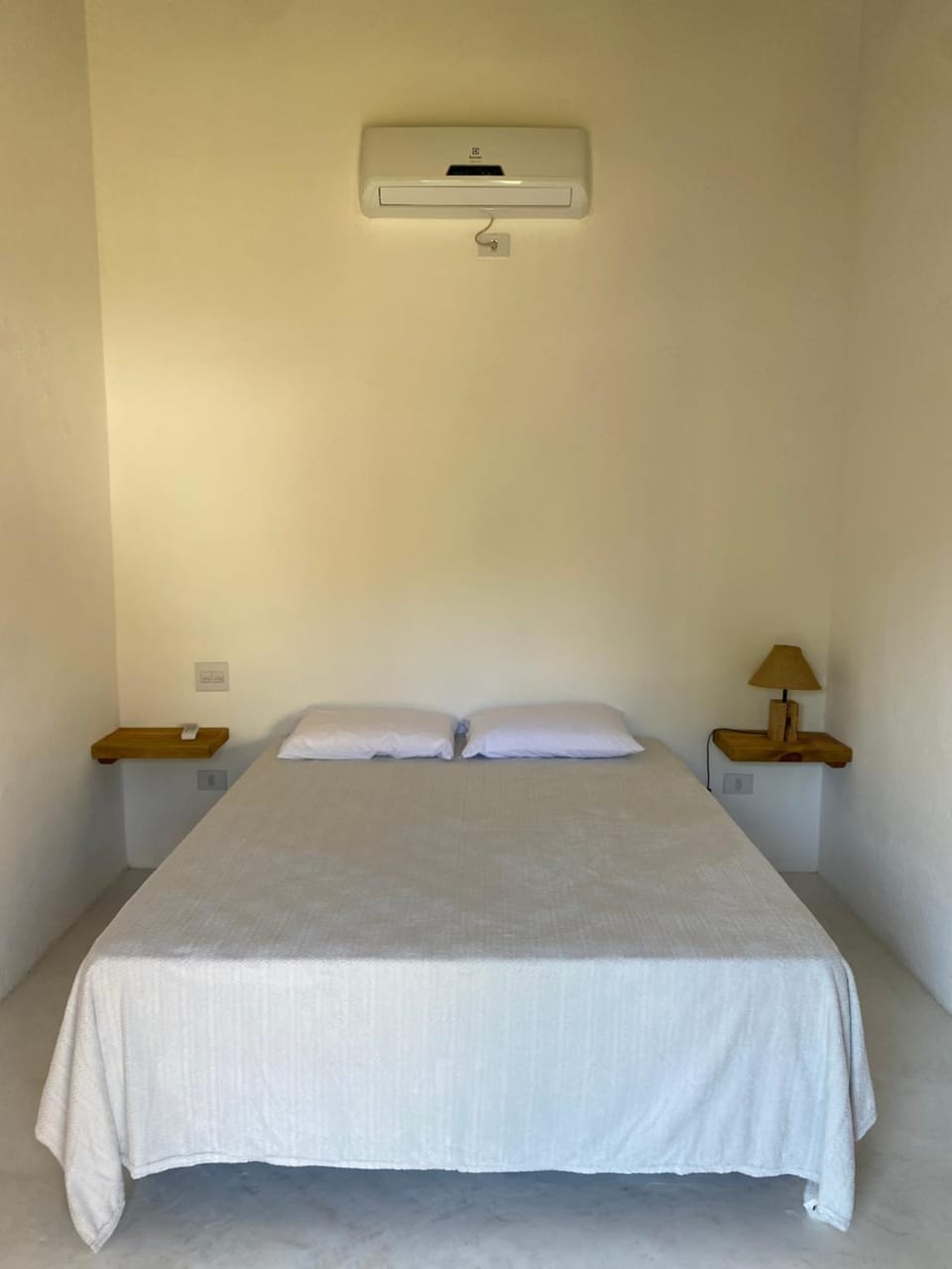 Bed, Bedroom, air conditioner
