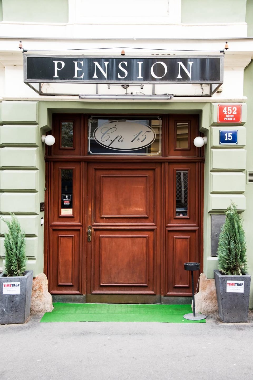 Facade/entrance