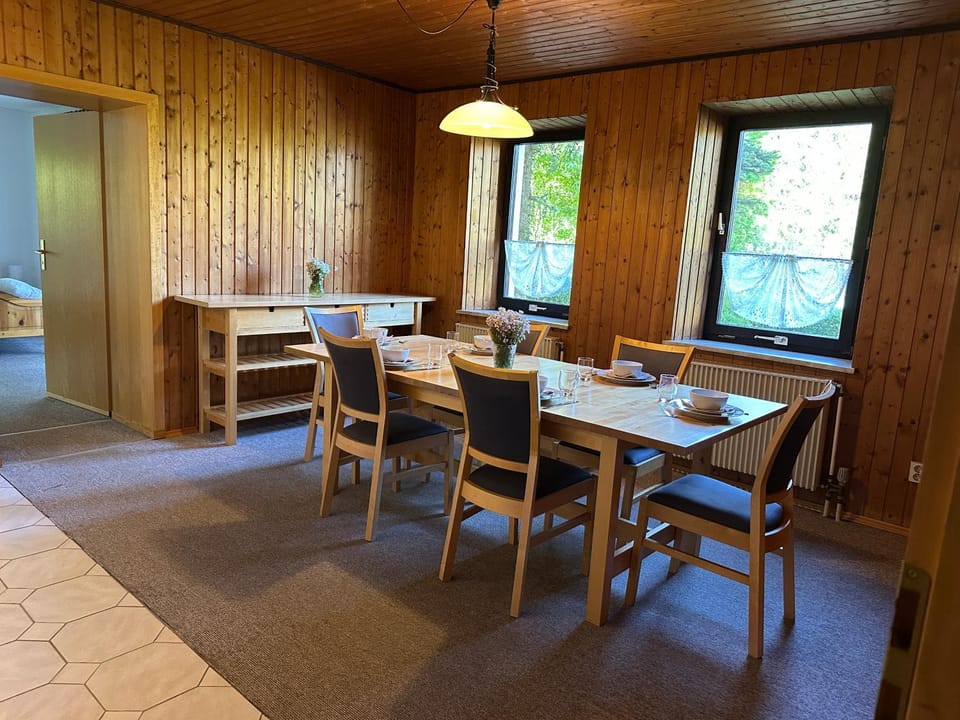 Seating area, Dining area