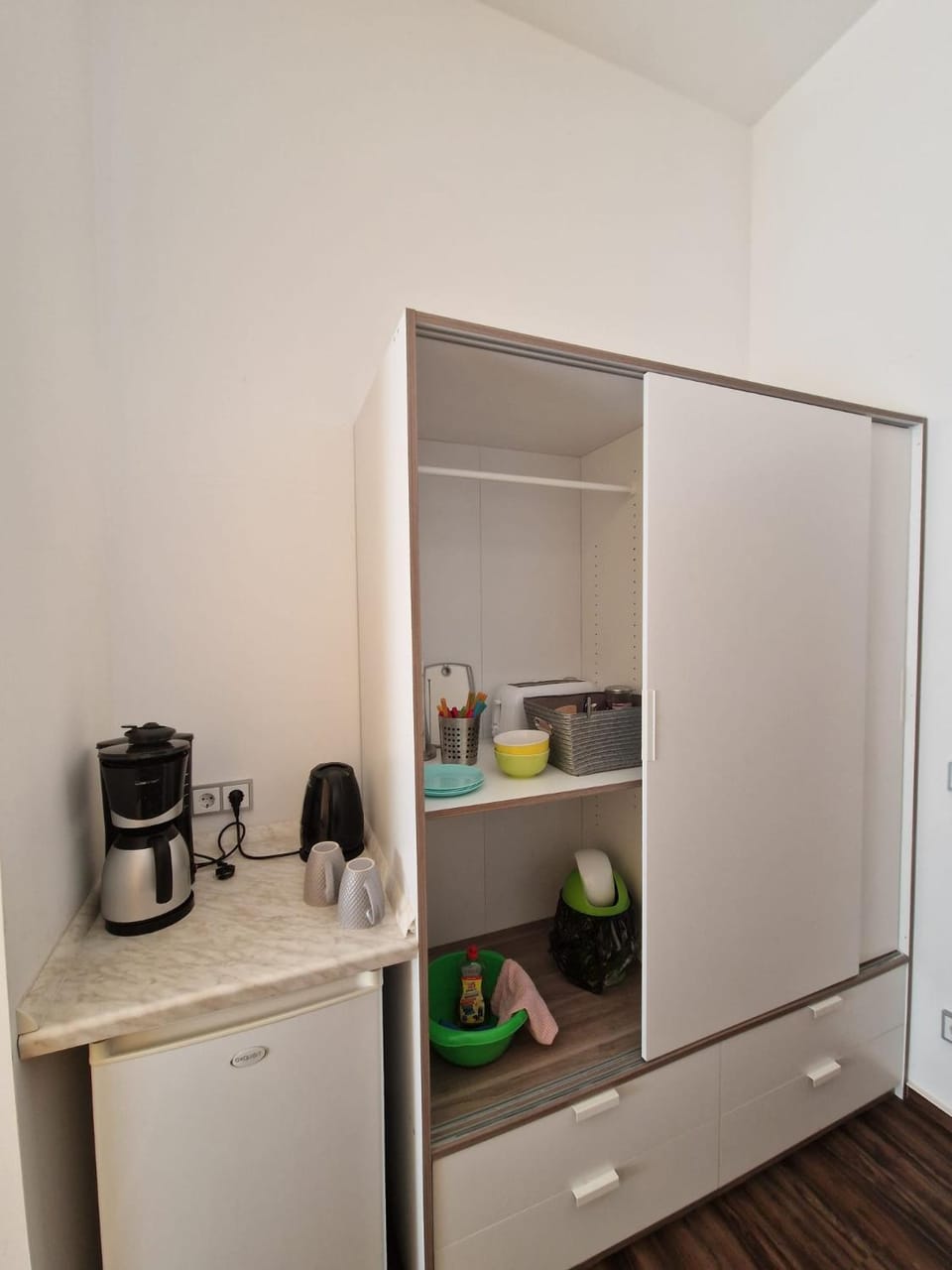 Coffee/tea facilities, toaster