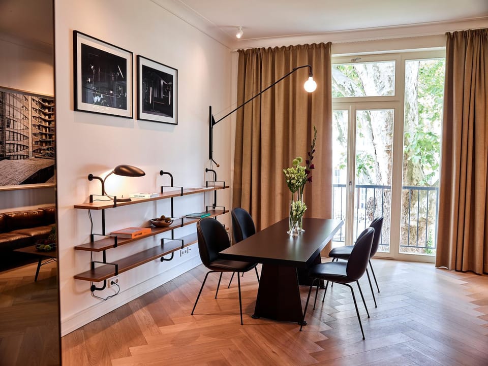 Seating area, Bedroom